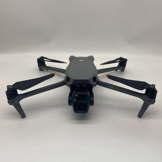 طائرة DJI Air 3S Fly More Combo مع وحدة تحكم عن بعد بشاشة عرض وخدمة Care Refresh - ممتازة (جديدة بنسبة 95%)