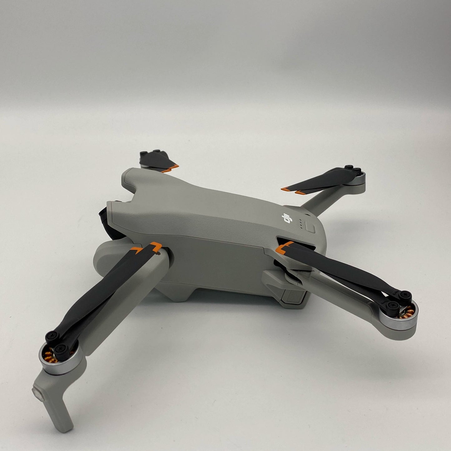 DJI Mini 3 with Screen Remote Fly More Combo - Excellent (95% New)