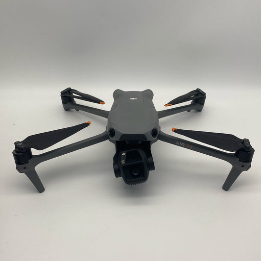 DJI Air 3S Fly More Combo مع جهاز تحكم عن بعد بشاشة و Care Refresh - ممتاز (95% جديد)