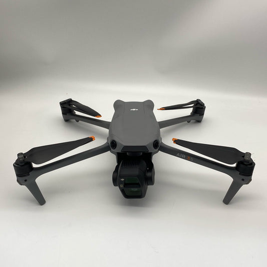 DJI Air 3S Fly More Combo مع Care Refresh + وحدة 4G (جهاز تحكم بشاشة) - ممتاز (جديد بنسبة 95%)