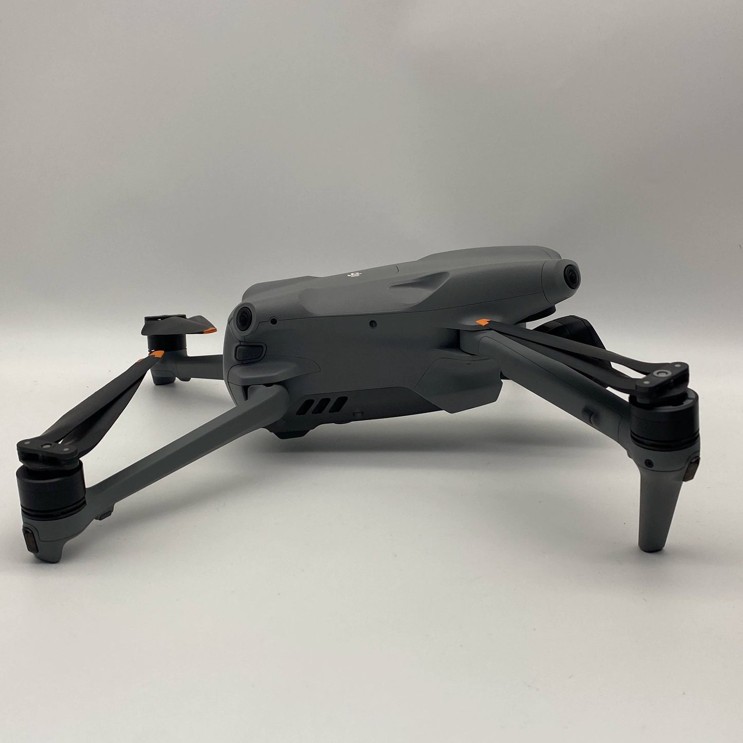 DJI Air 3 Fly More Combo مع وحدة تحكم بشاشة وجهاز تحكم عن بعد وكير ريفرش - ممتاز (جديد بنسبة 95%)