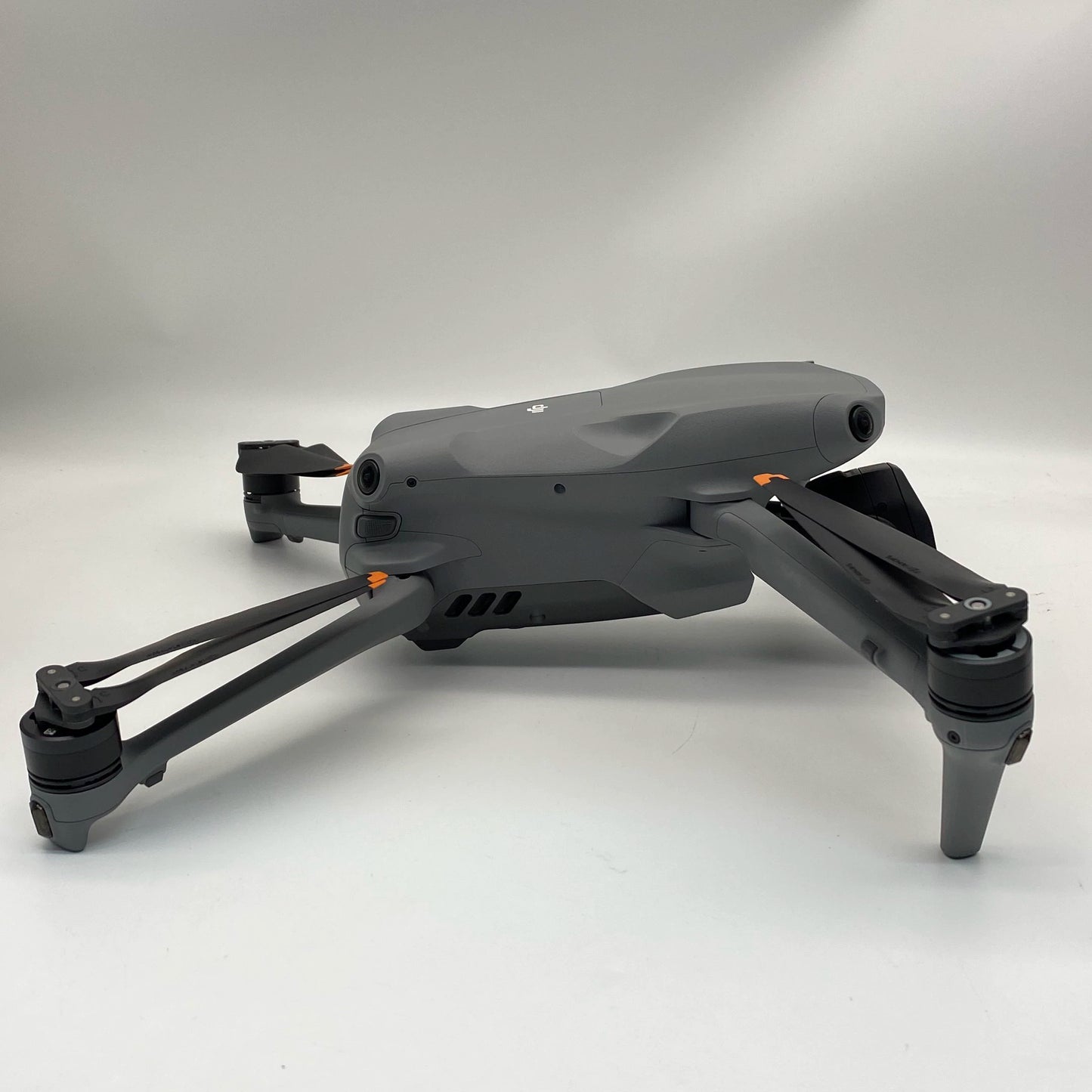 DJI Air 3S Fly More Combo مع Care Refresh + وحدة 4G (جهاز تحكم بشاشة) - ممتاز (جديد بنسبة 95%)