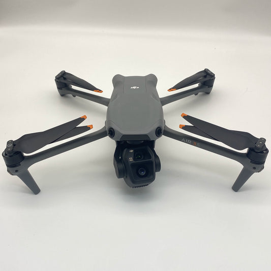 طائرة DJI Air 3S Fly More Combo مع وحدة تحكم عن بعد بشاشة عرض وخدمة Care Refresh - ممتازة (جديدة بنسبة 95%)