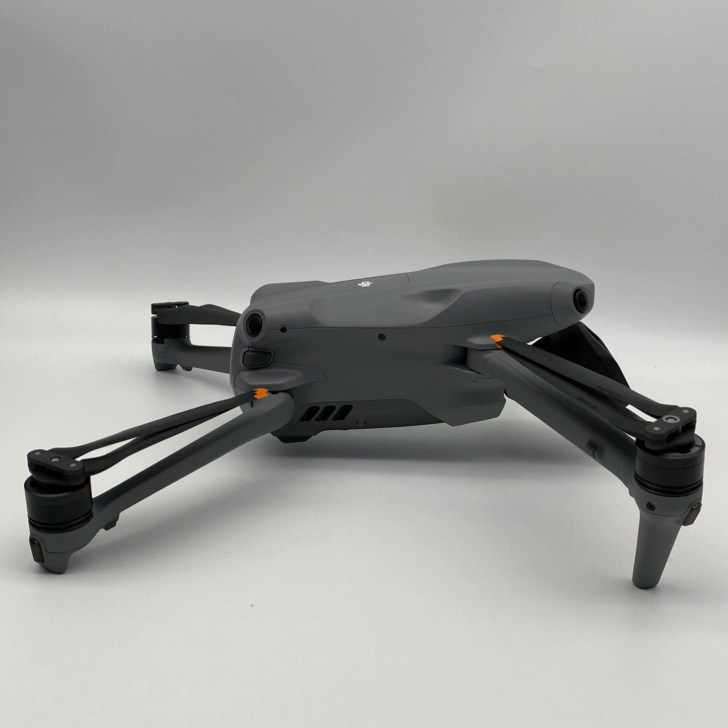 DJI Air 3S Fly More Combo مع جهاز تحكم عن بعد بشاشة و Care Refresh - ممتاز (95% جديد)