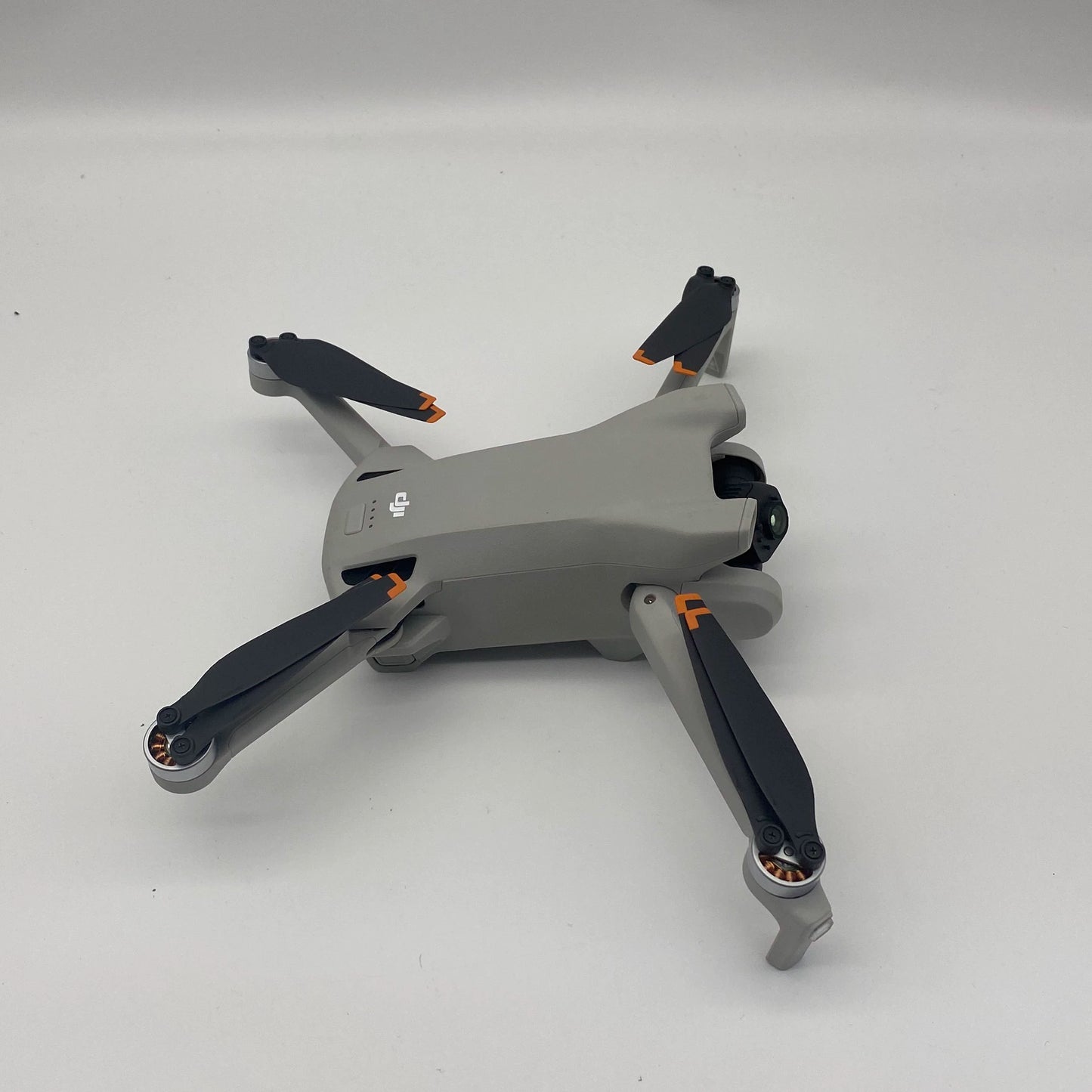 DJI Mini 3 with Screen Remote Fly More Combo - Excellent (95% New)
