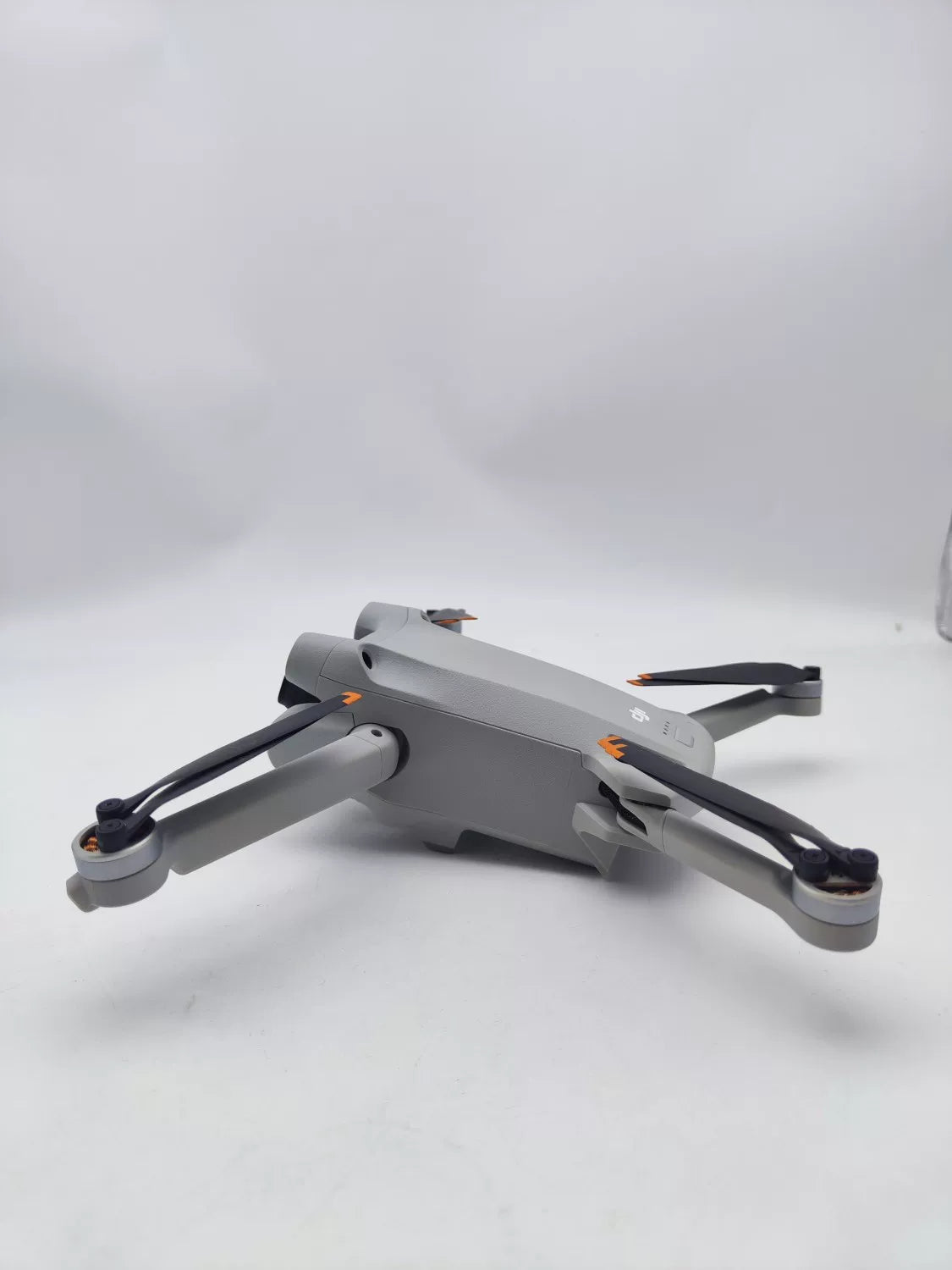 95% New (Like New) DJI mini3pro with Screen, Extended Battery Fly More Combo