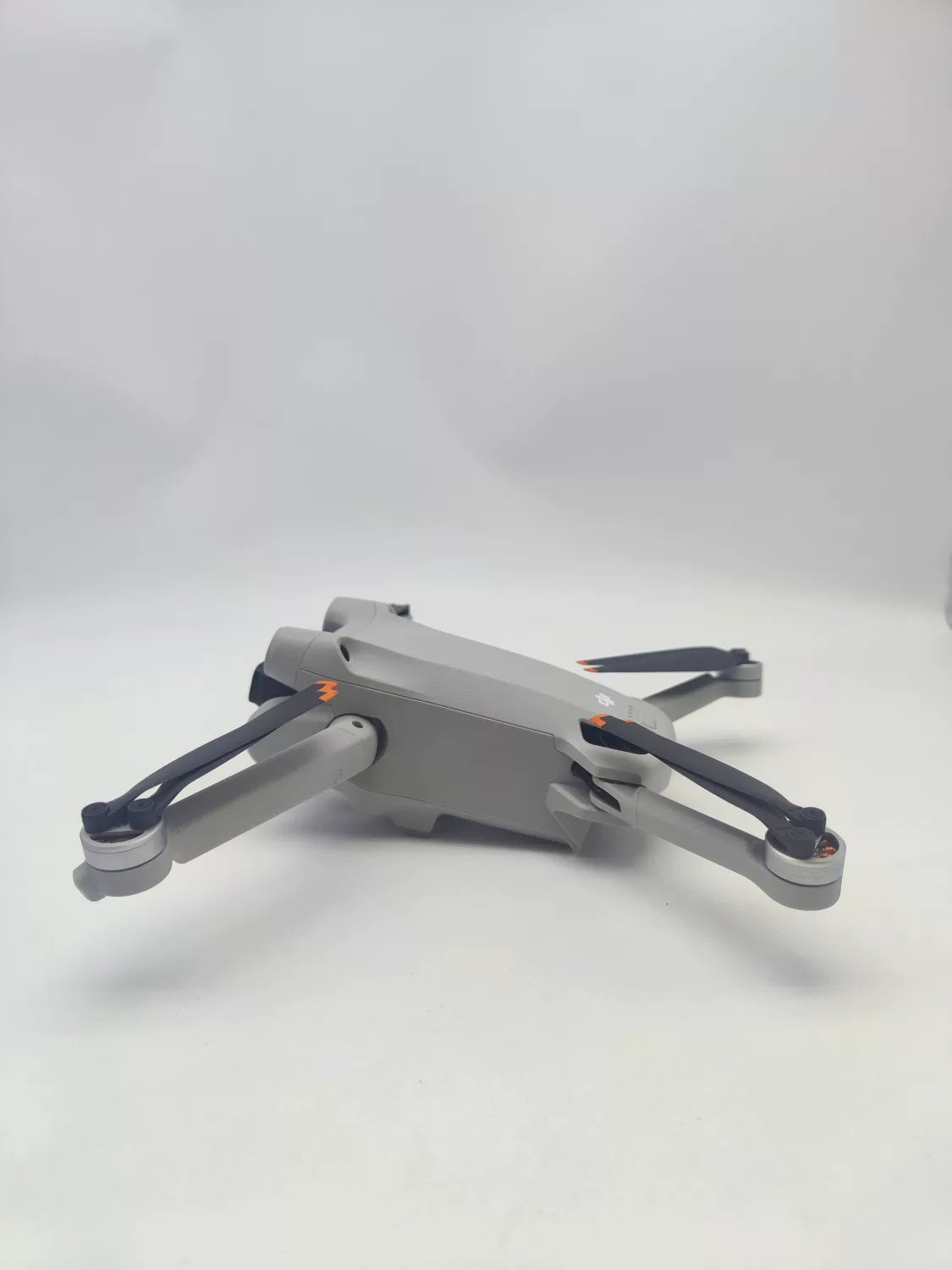 99% New (Mint) DJI mini3pro with Screen Fly More Combo