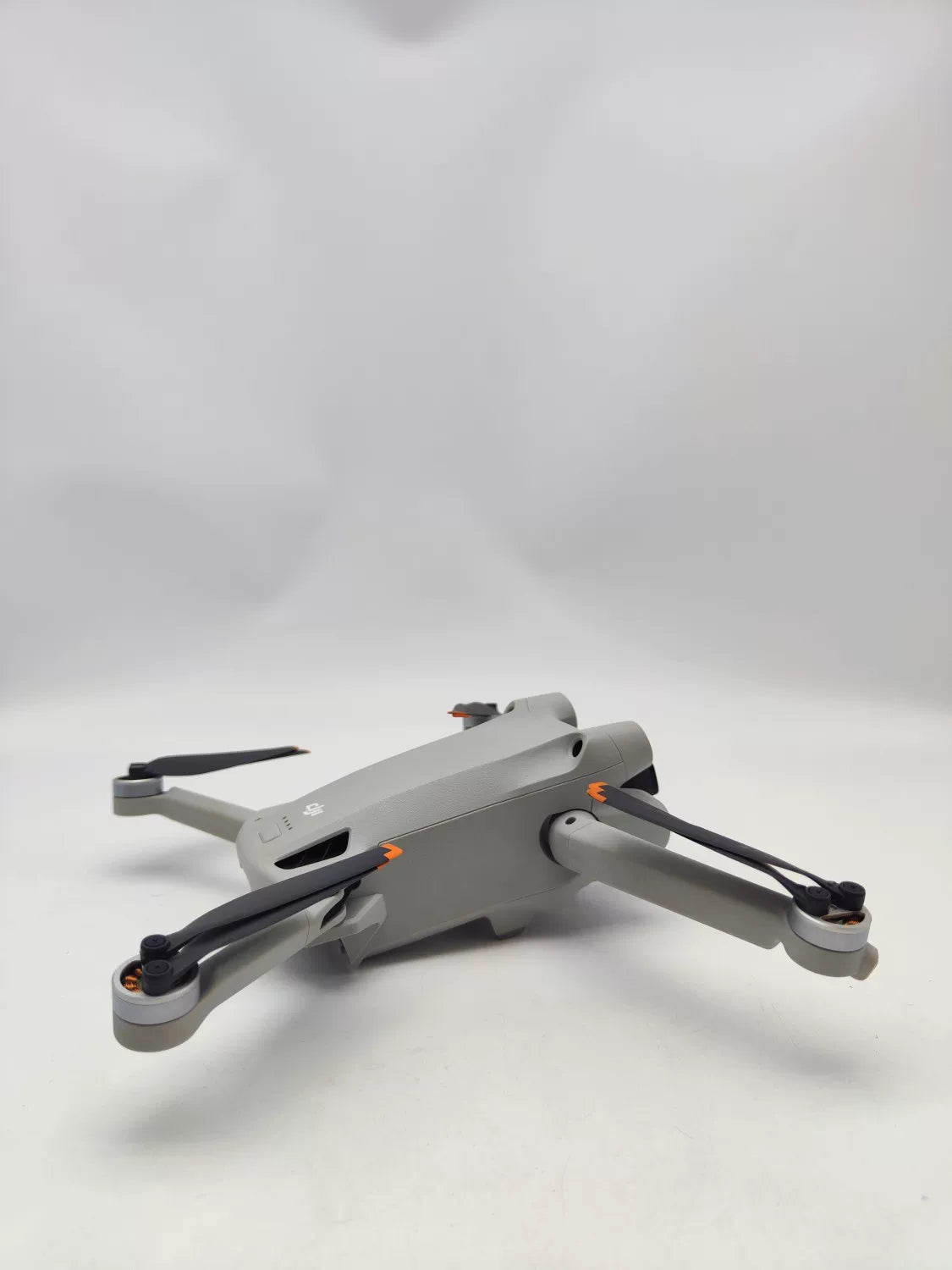 95% New (Like New) DJI mini3pro Extended Battery Fly More Combo