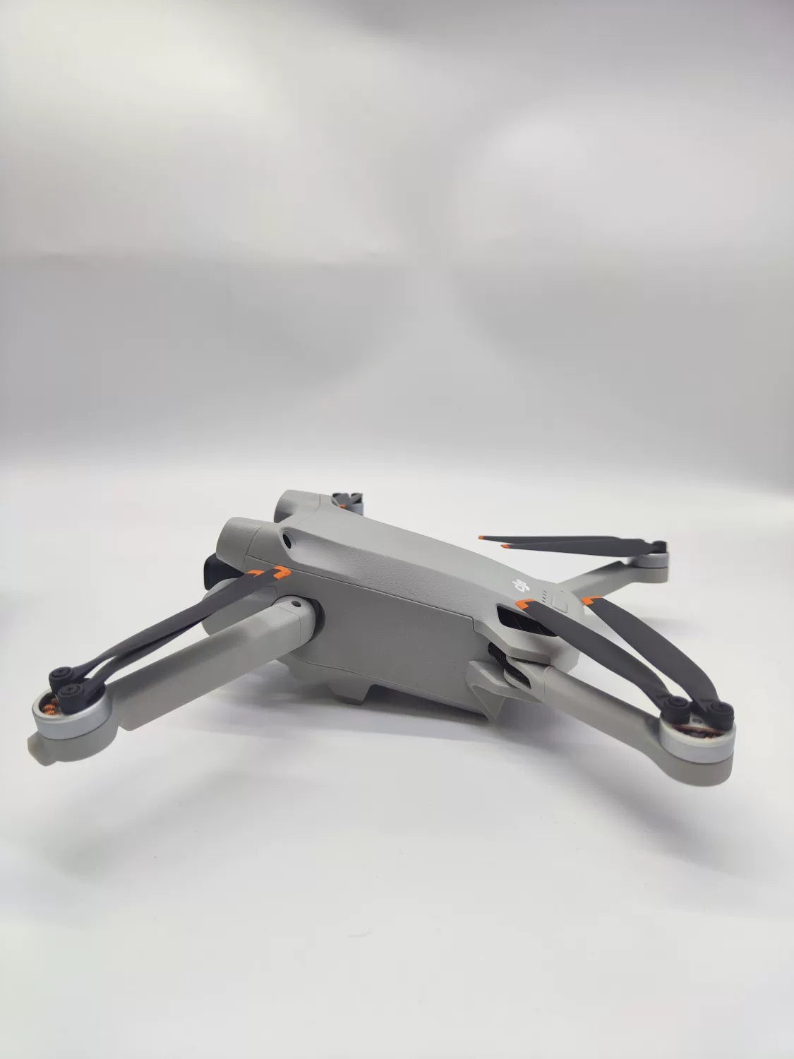 99% New (Mint) DJI mini3pro with Screen, Extended Battery Fly More Combo