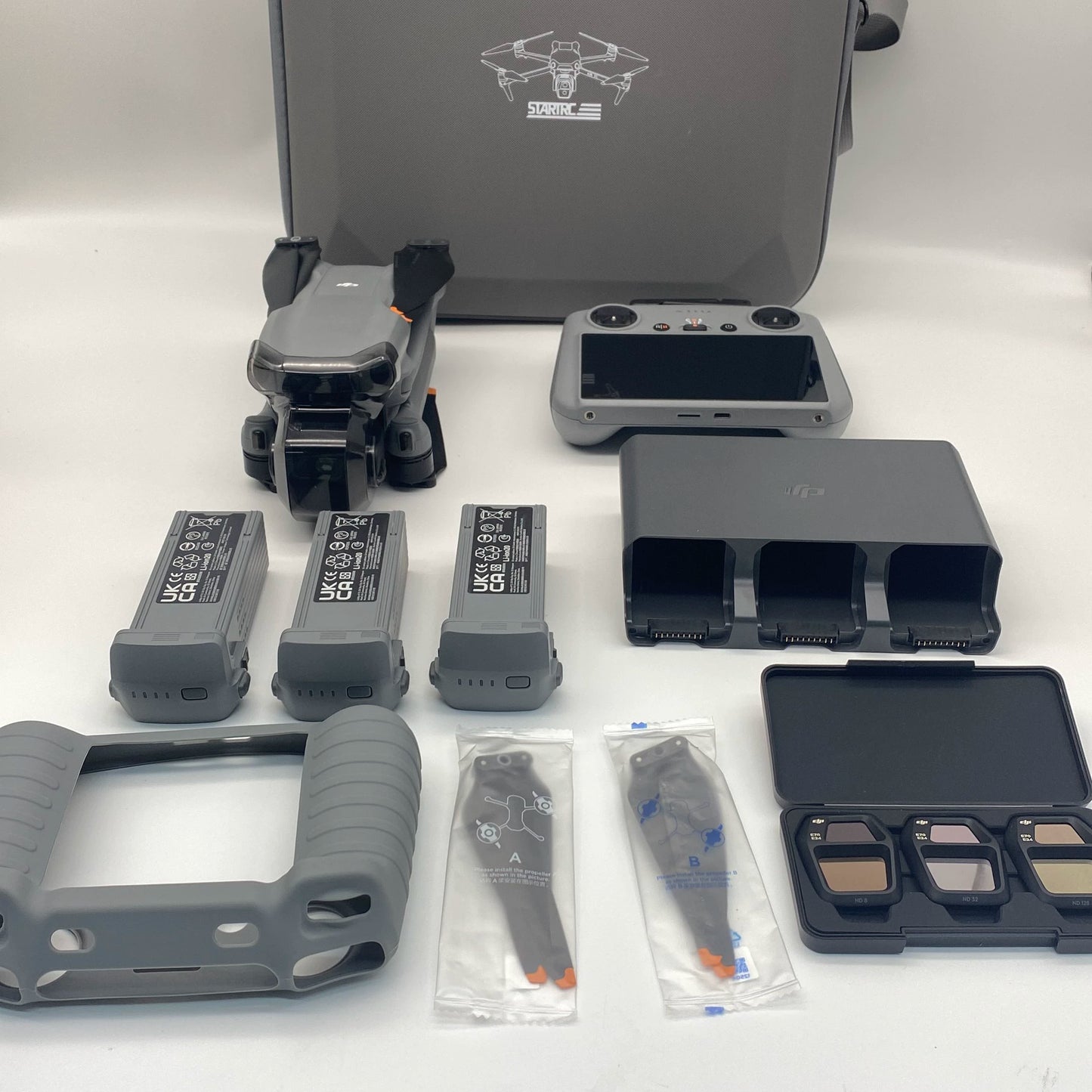DJI Air 3S Fly More Combo مع جهاز تحكم عن بعد بشاشة و Care Refresh - ممتاز (95% جديد)