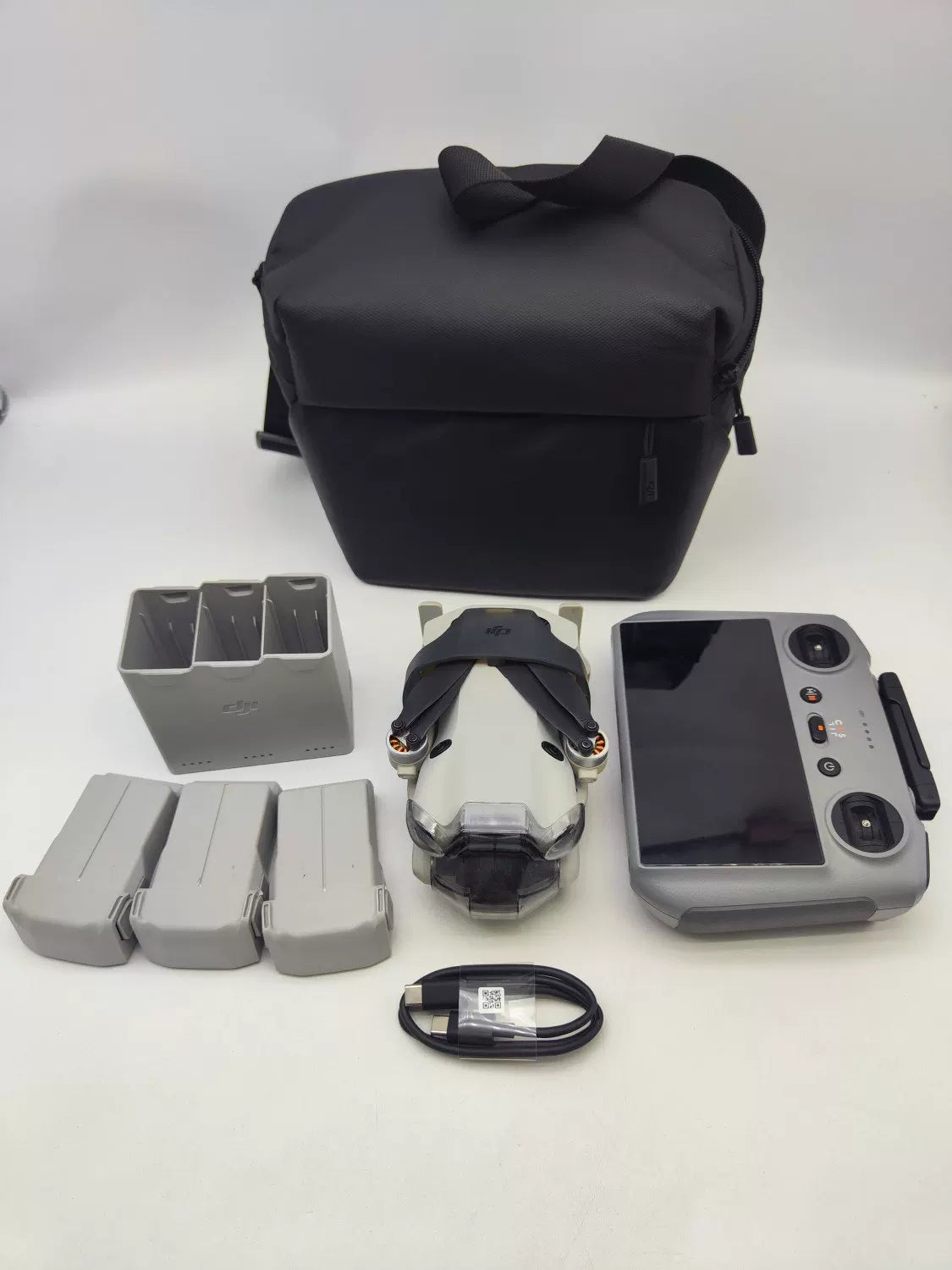 95% New (Like New) DJI mini4pro with Screen, Extended Battery Fly More Combo with 2-Year DJI Care Refresh