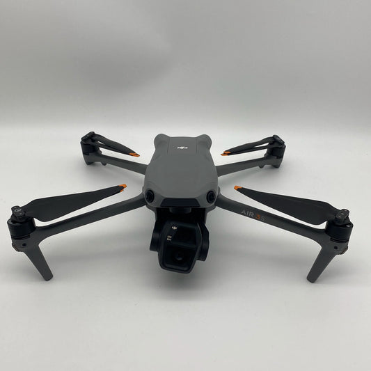 DJI Air 3S Fly More Combo مع جهاز تحكم عن بعد بشاشة و Care Refresh - ممتاز (95% جديد)