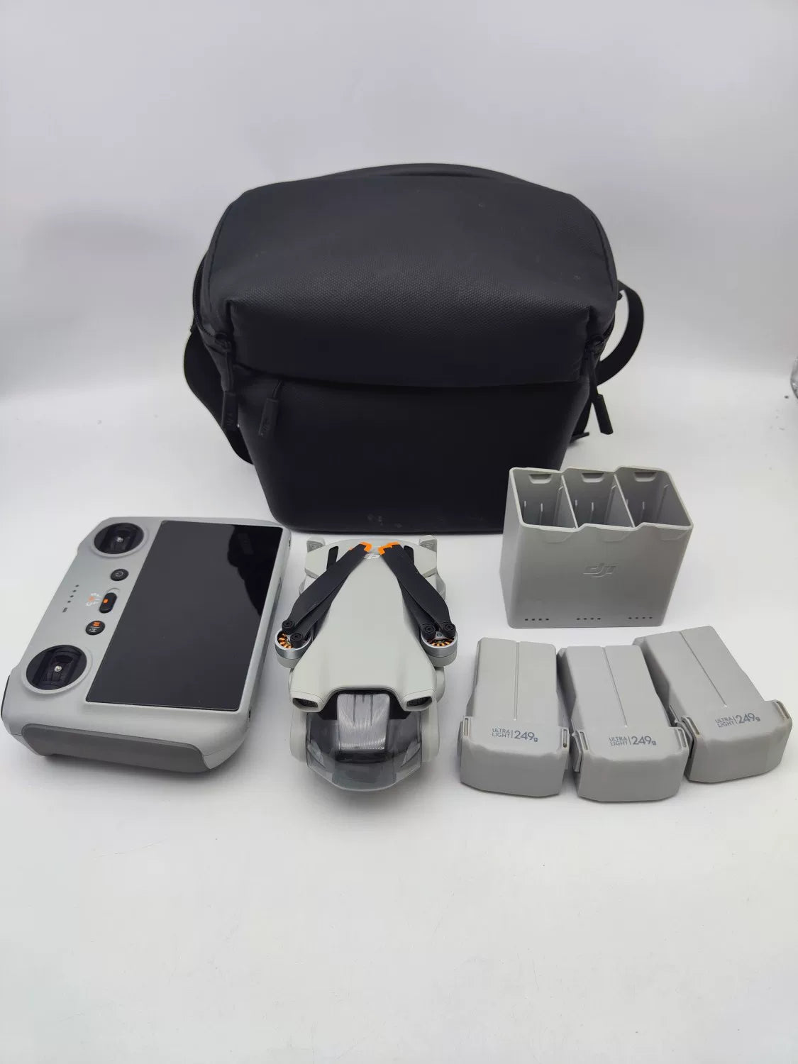 99% New (Mint) DJI mini3 with Screen Fly More Combo with DJI Care Refresh