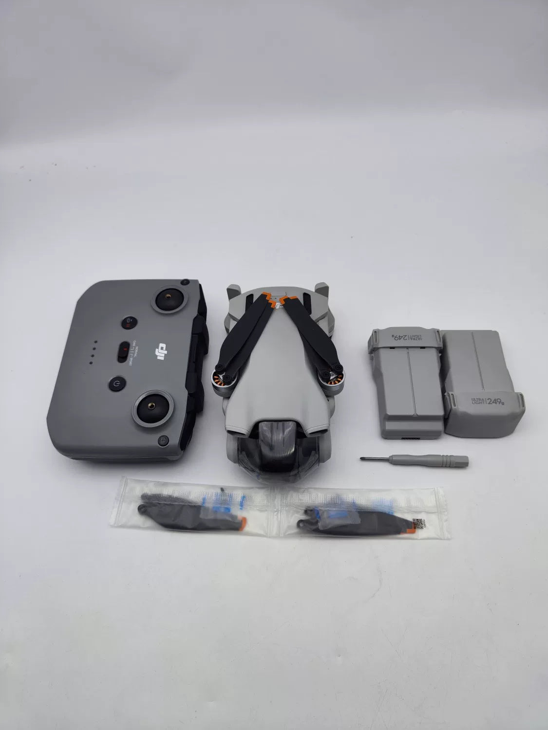 95% New (Like New) DJI mini3 Standard Edition with DJI Care Refresh Dual Battery