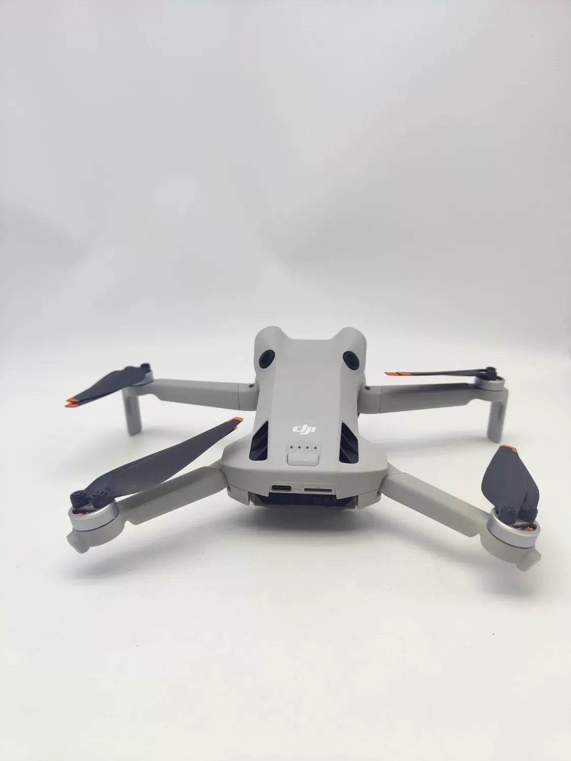 99% New (Mint) DJI mini4pro with Screen Fly More Combo