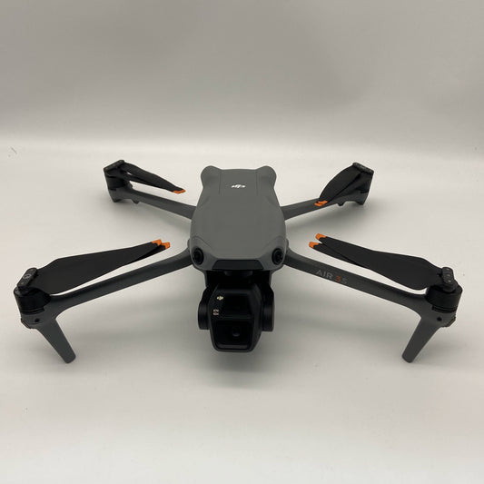 DJI Air 3S مع وحدة الإرسال Fly More Combo (جهاز تحكم بشاشة) - ممتاز (جديد 95%)