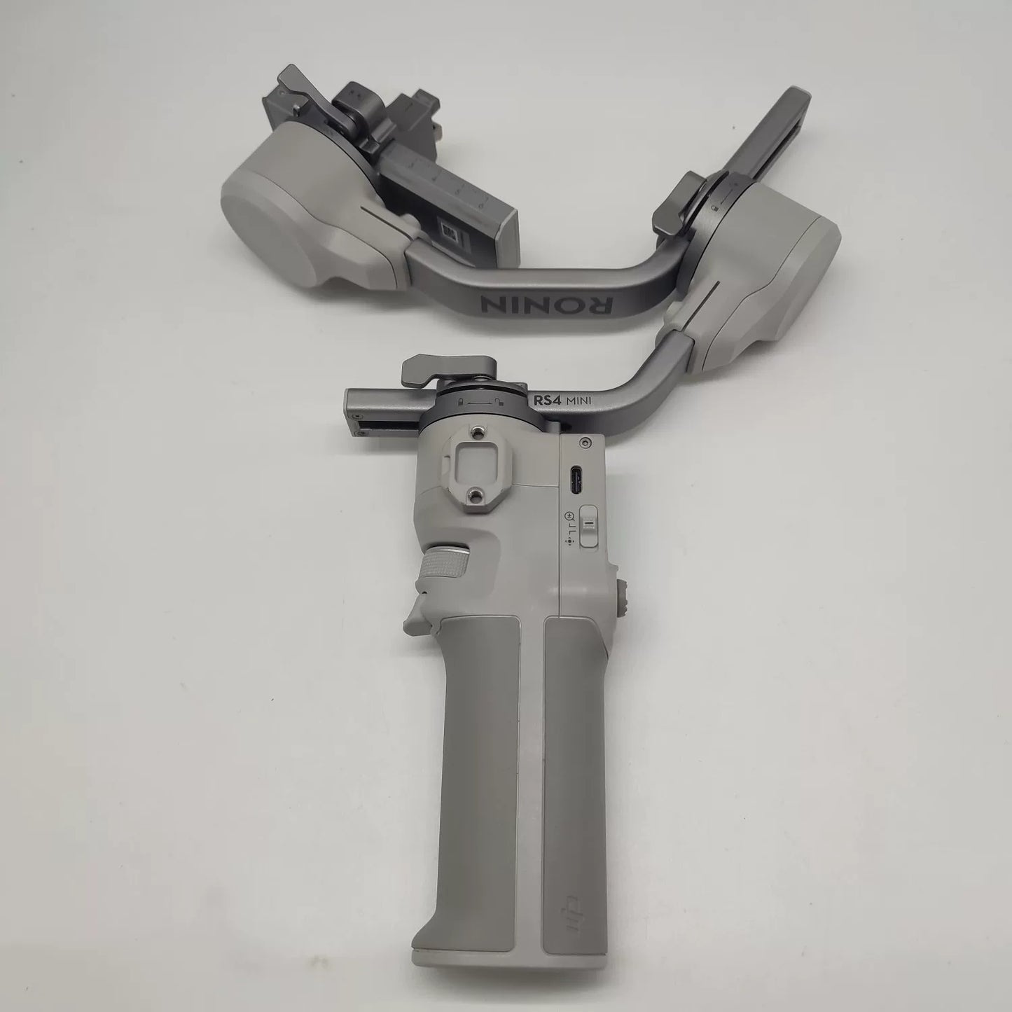 99% New (Mint) DJI RS 4 mini Combo
