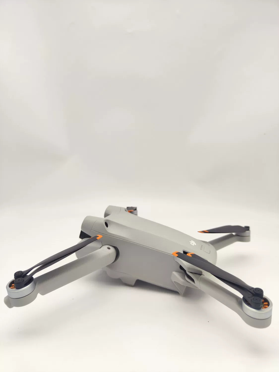 99% New (Mint) DJI mini3pro with Screen, Extended Battery Fly More Combo