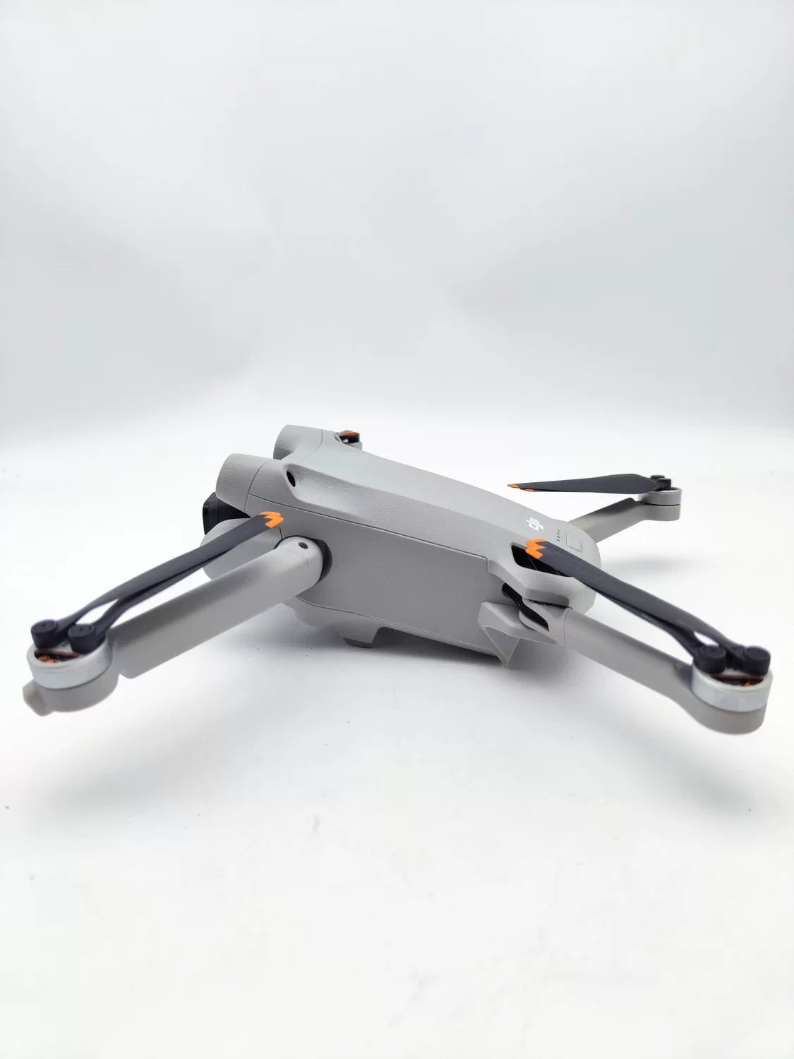 99% New (Mint) DJI mini3pro with Screen Fly More Combo