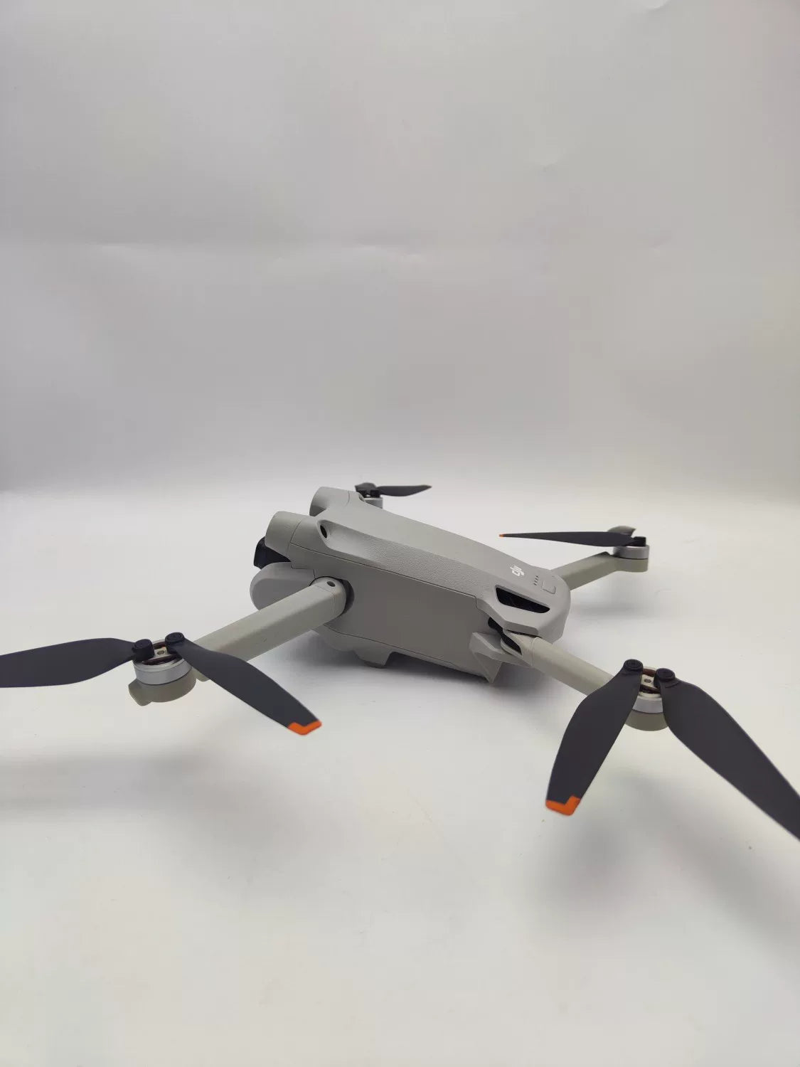 95% New (Like New) DJI mini3pro with Screen, Extended Battery Fly More Combo