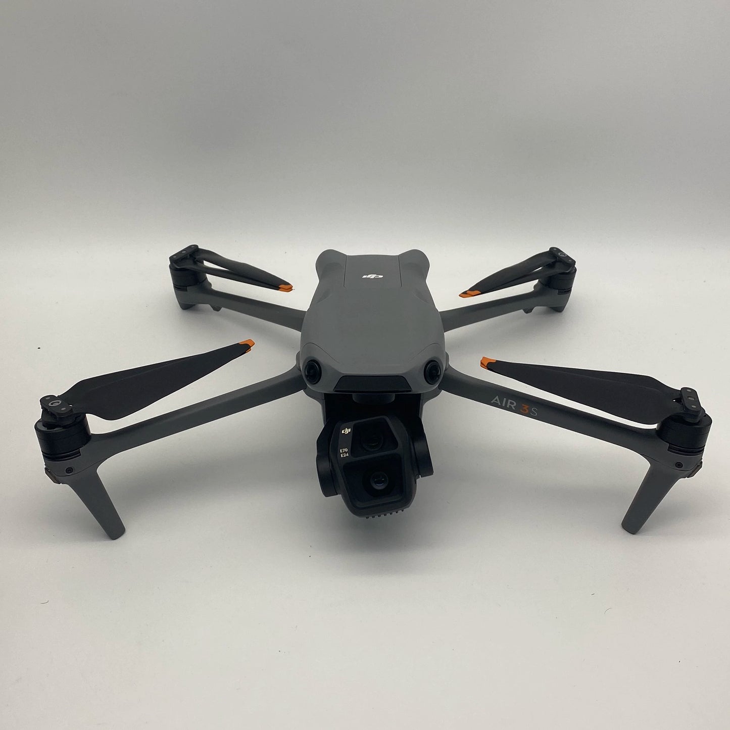 DJI Air 3S Fly More Combo مع جهاز تحكم عن بعد بشاشة و Care Refresh - ممتاز (95% جديد)