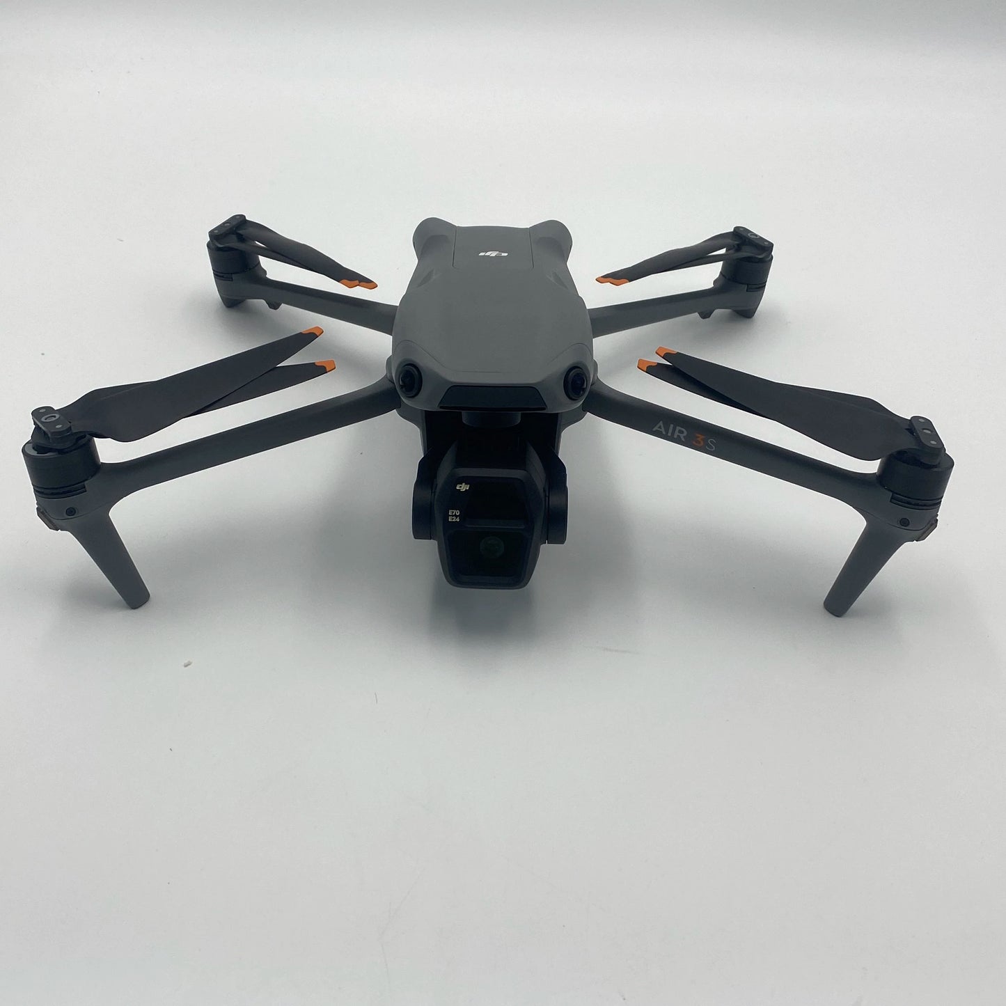 DJI Air 3S Fly More Combo مع جهاز تحكم عن بعد بشاشة - ممتاز (95% جديد)