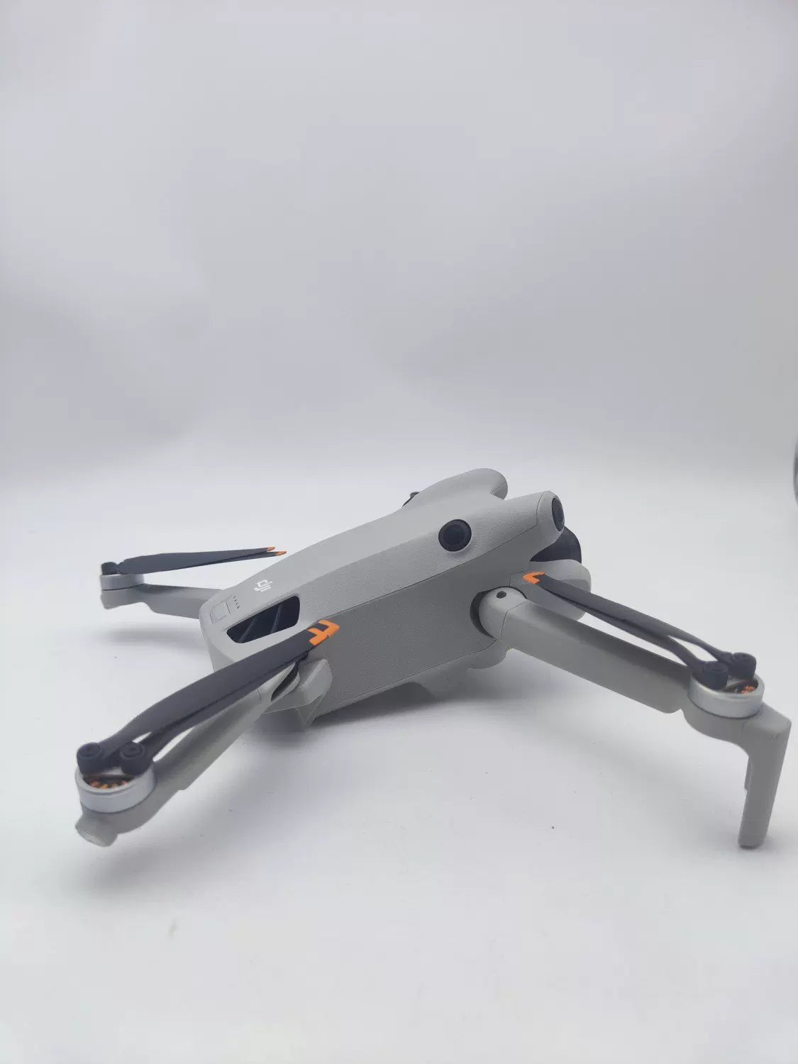 95% New (Like New) DJI mini4pro with Screen, Extended Battery Fly More Combo