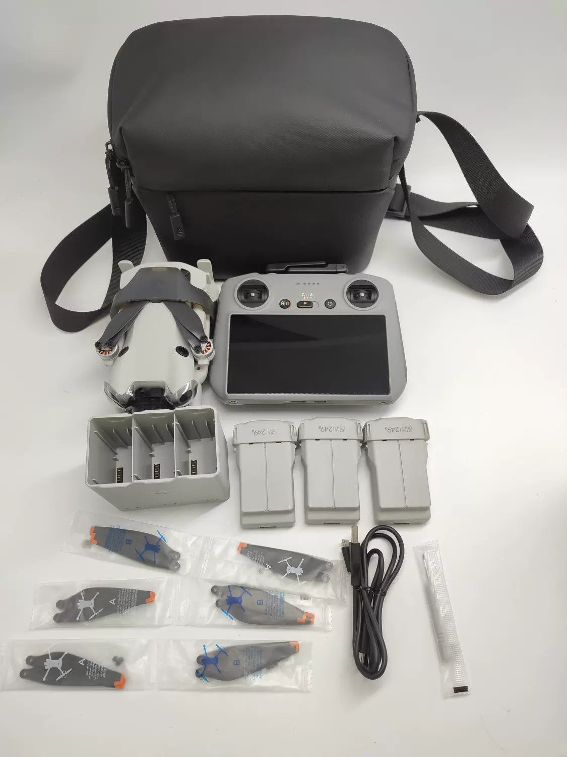 DJI Mini4pro with Screen Fly More Combo with DJI Care Refresh