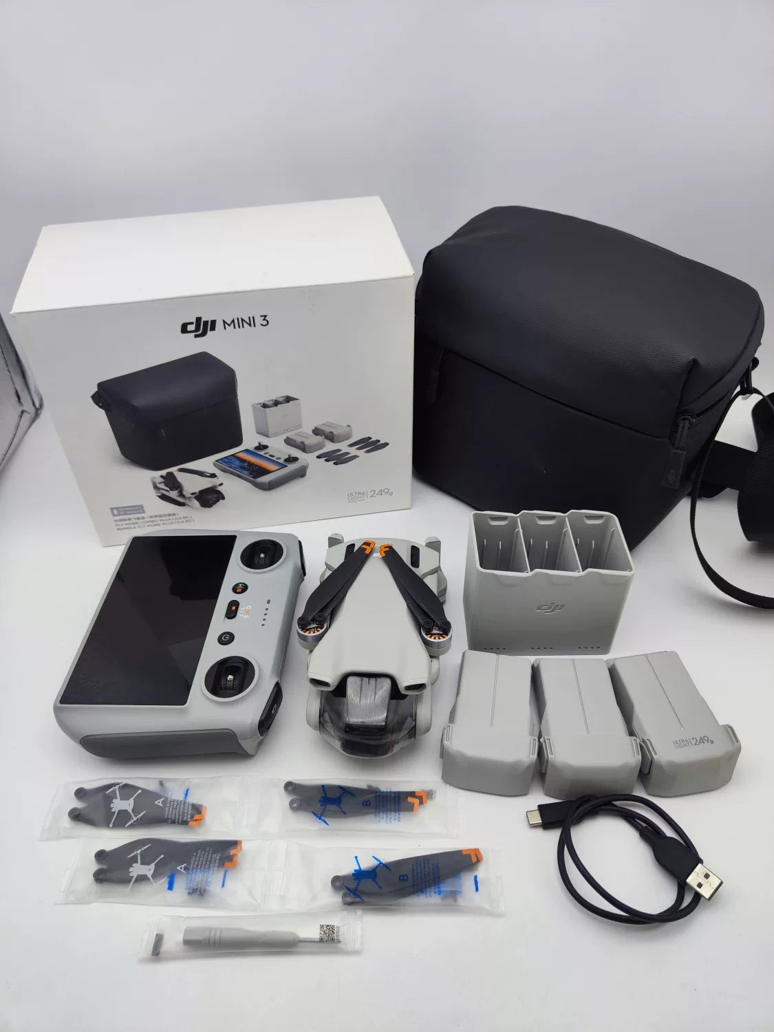 99% New (Mint) DJI mini3 with Screen, Extended Battery Fly More Combo with DJI Care Refresh