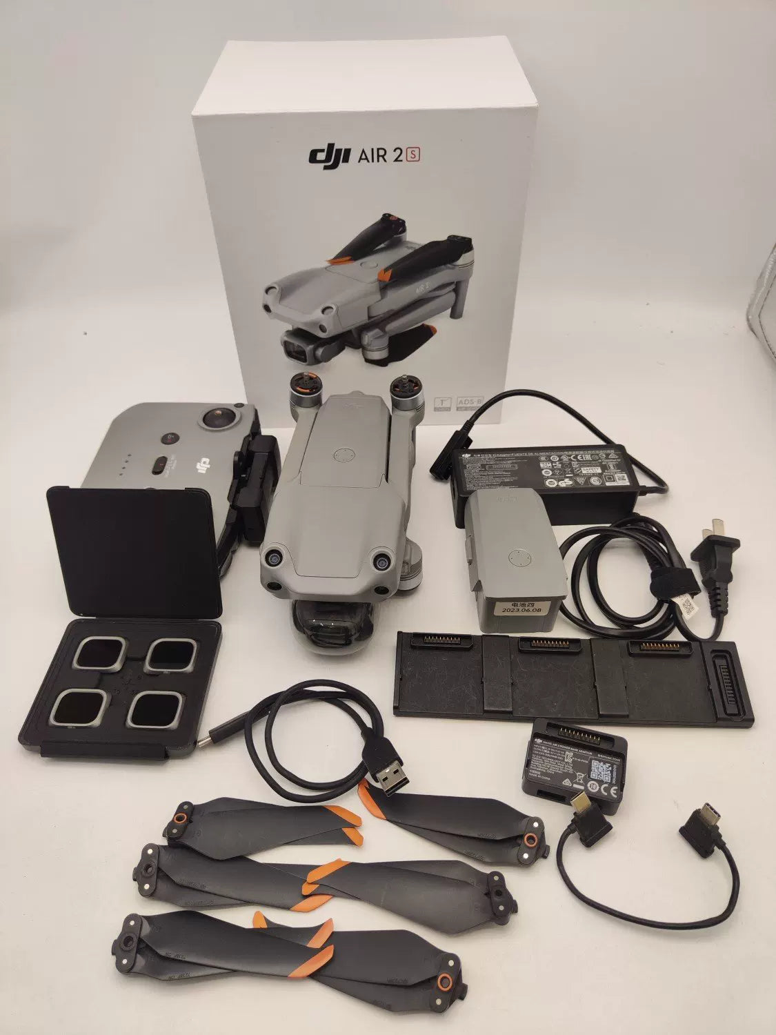 95% New (Like New) DJI air2s Fly More Combo