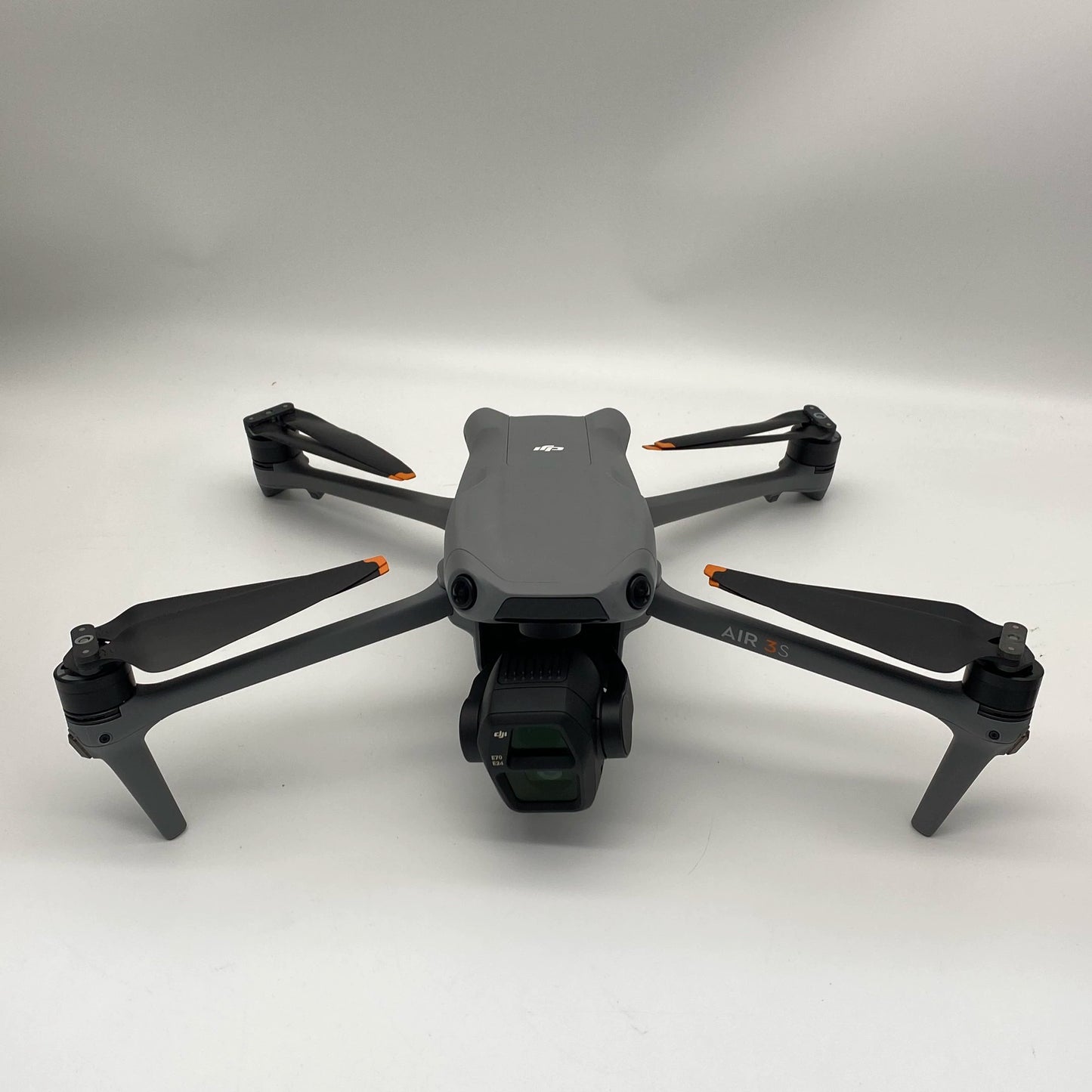 DJI Air 3S Fly More Combo مع Care Refresh + وحدة 4G (جهاز تحكم بشاشة) - ممتاز (جديد بنسبة 95%)