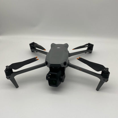DJI Air 3S Fly More Combo مع جهاز تحكم عن بعد بشاشة و Care Refresh - ممتاز (95% جديد)