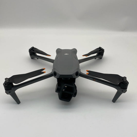 DJI Air 3S Fly More Combo مع جهاز تحكم عن بعد بشاشة - بحالة ممتازة (99%)