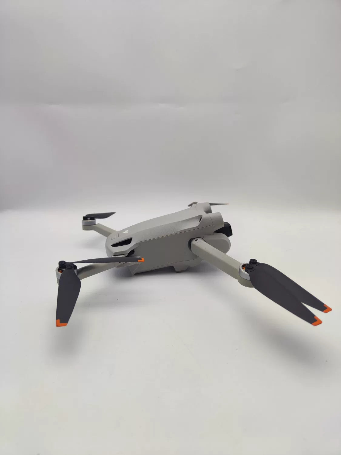 95% New (Like New) DJI mini3pro with Screen, Extended Battery Fly More Combo