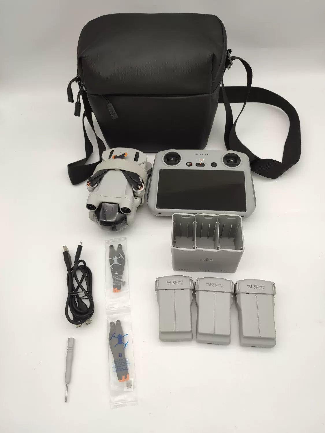 95% New (Like New) DJI Mini3pro with Screen Fly More Combo