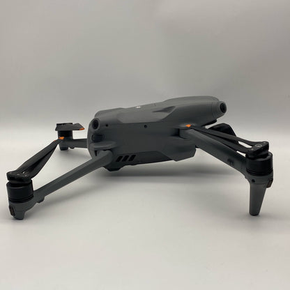DJI Air 3 Fly More Combo مع وحدة تحكم بشاشة وجهاز تحكم عن بعد وكير ريفرش - ممتاز (جديد بنسبة 95%)