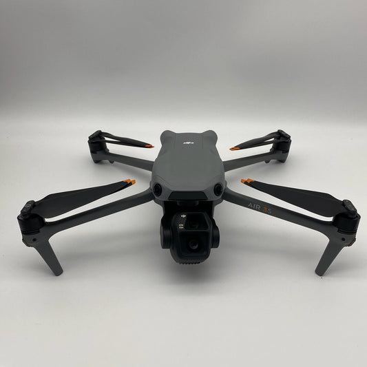 DJI Air 3S Fly More Combo مع Care Refresh ووحدة 4G - ممتاز (جديد بنسبة 95%)