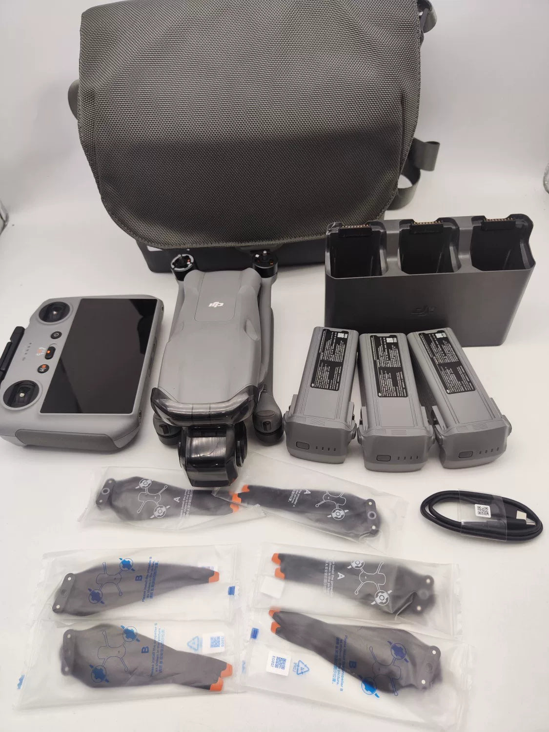 95% New (Like New) DJI air3 with Screen Fly More Combo