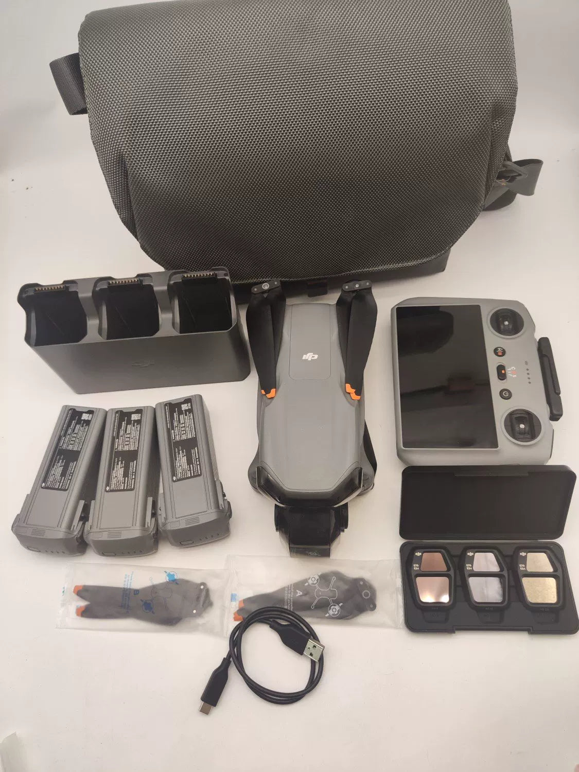99% New (Mint) DJI air3s with Screen Fly More Combo with 2-Year DJI Care Refresh