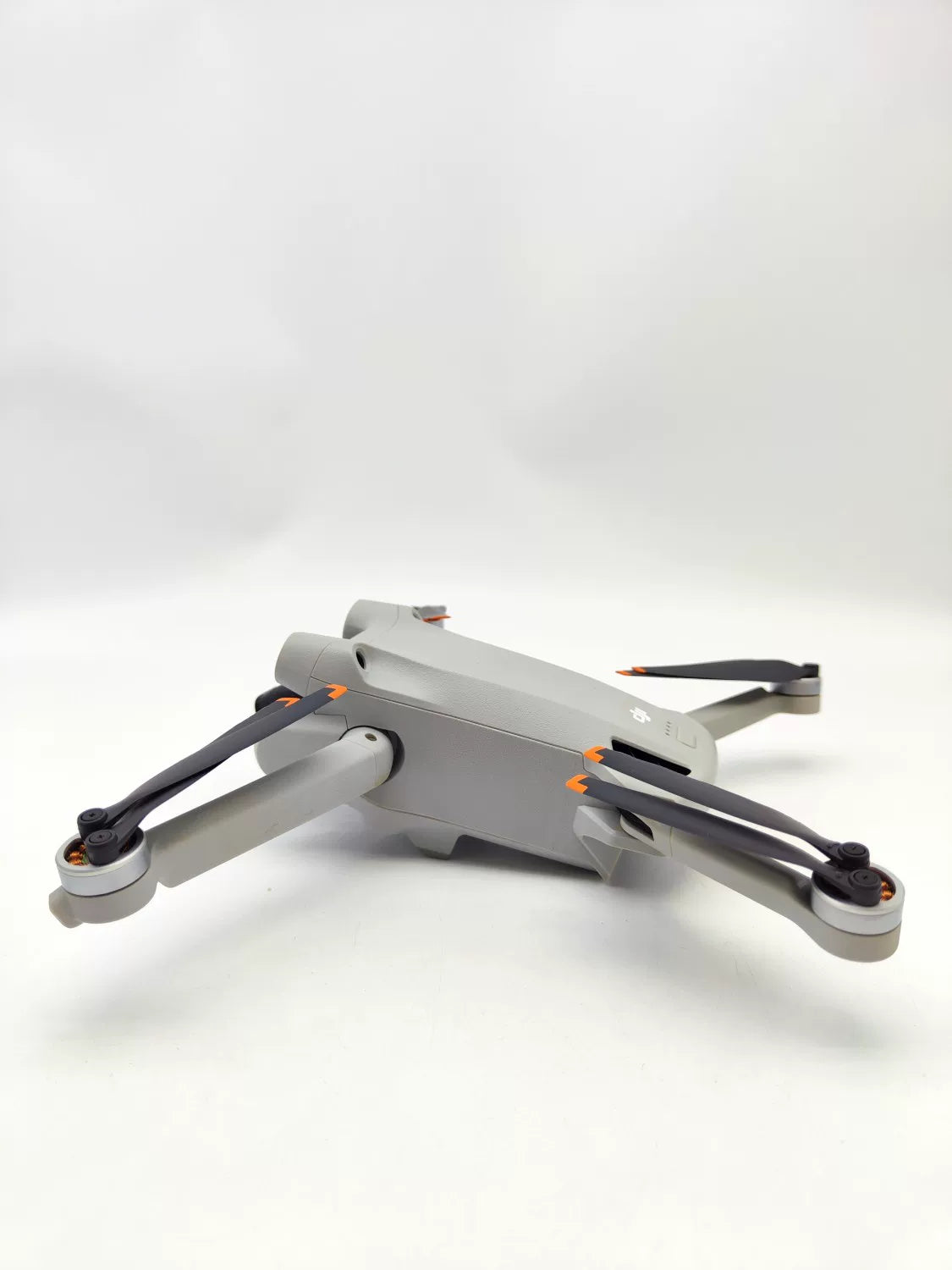 99% New (Mint) DJI mini3pro with Screen, Extended Battery Fly More Combo
