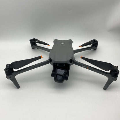 DJI Air 3 Fly More Combo مع تحسين الإرسال (جهاز تحكم بشاشة) - ممتاز (جديد بنسبة 95%)