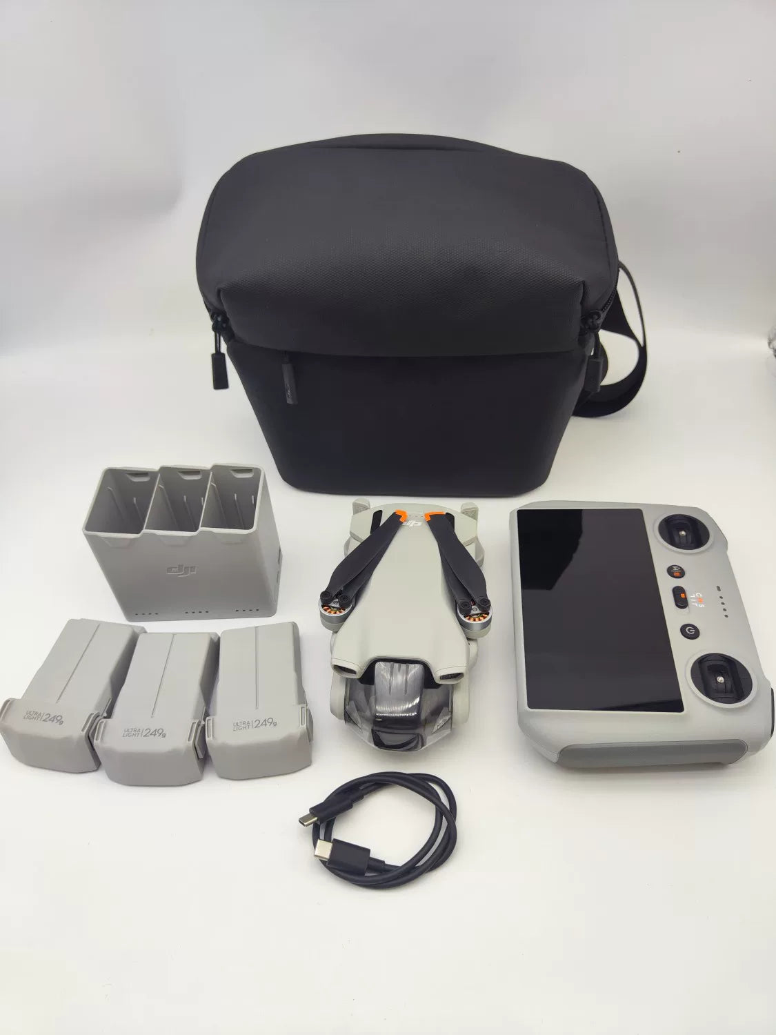 99% New (Mint) DJI mini3 with Screen Fly More Combo with DJI Care Refresh