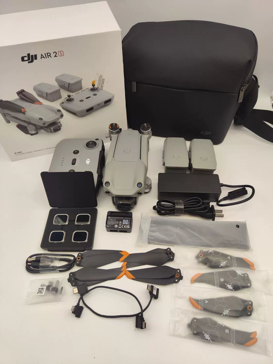 99% New (Mint) DJI air2s Fly More Combo