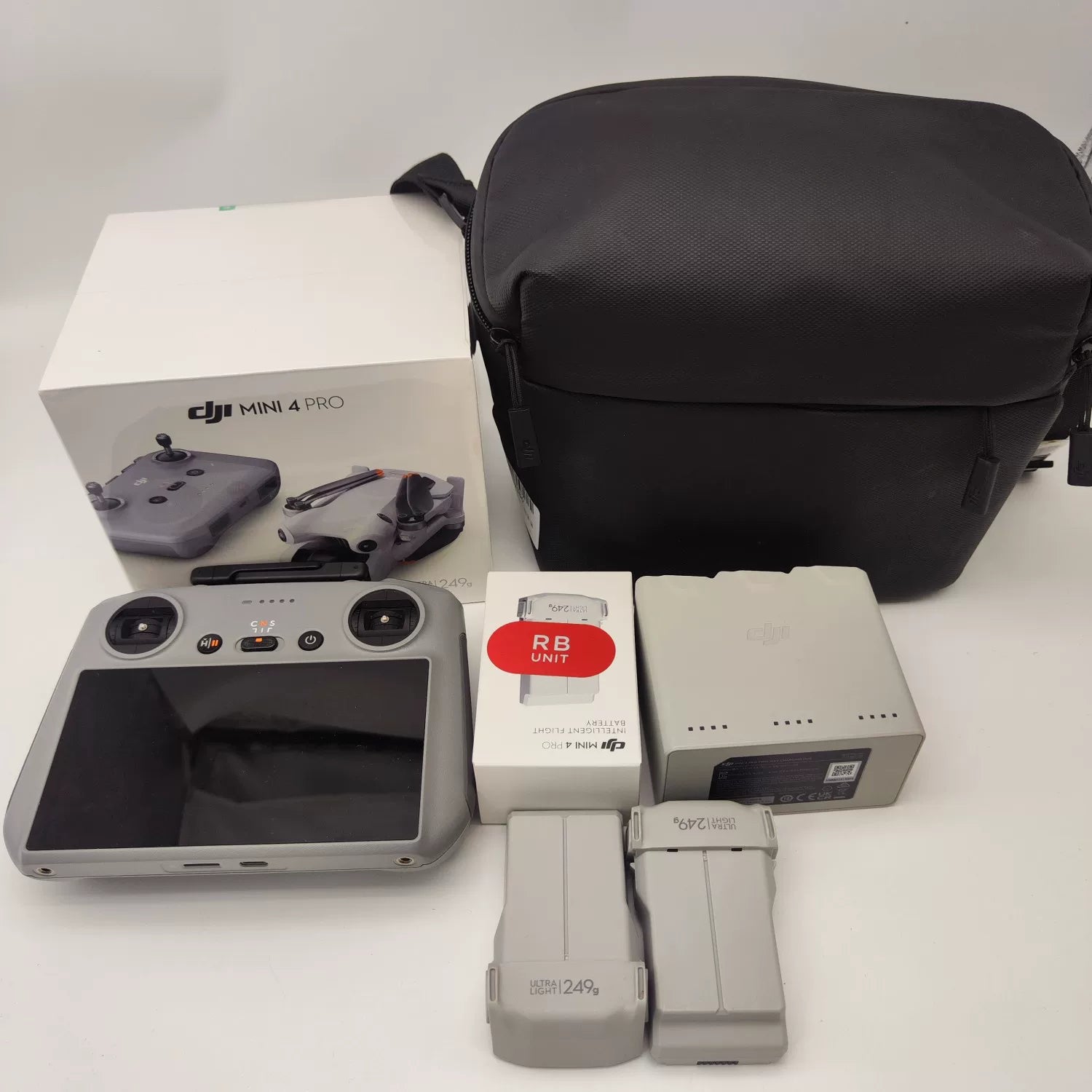 Brand New DJI mini4pro with Screen Fly More Combo