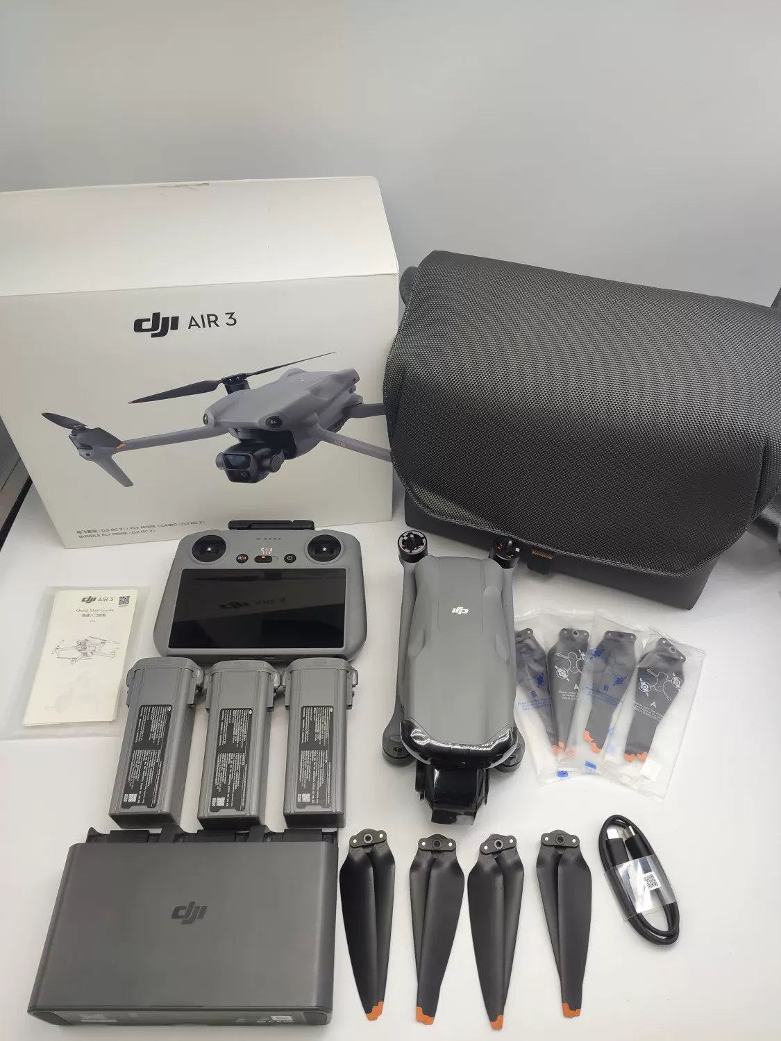 DJI Air 3 with Screen Fly More Combo