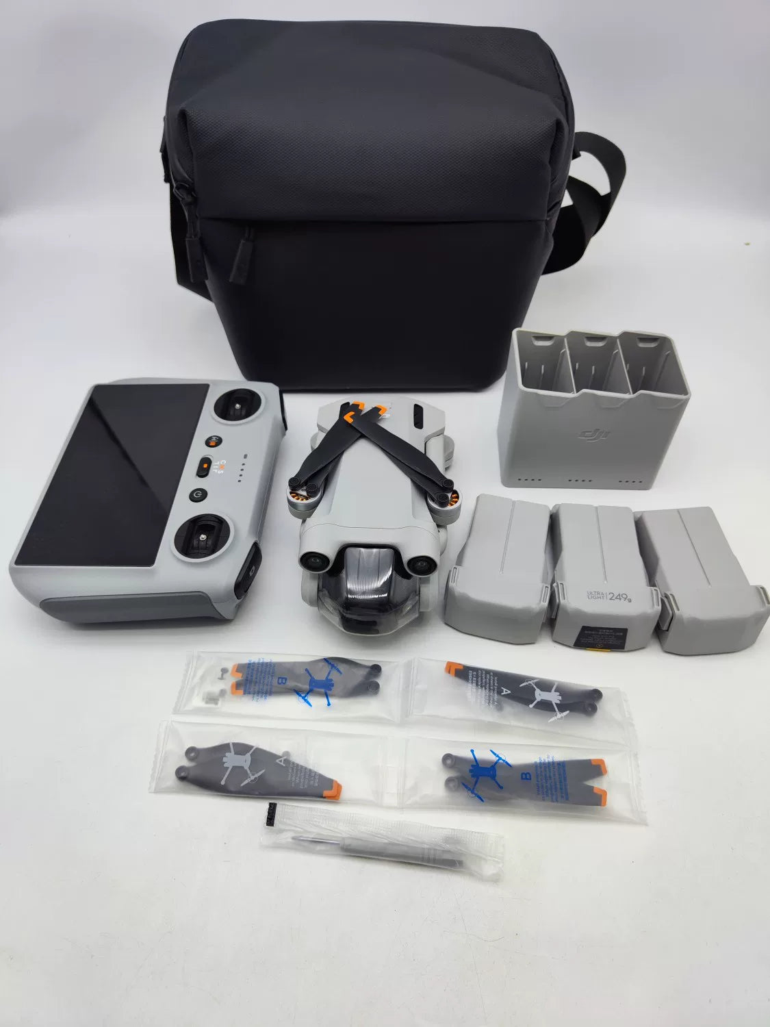 99% New (Mint) DJI mini3pro with Screen, Extended Battery Fly More Combo