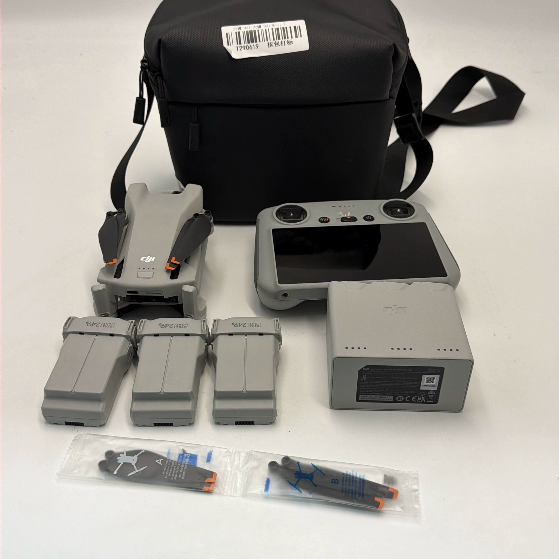 DJI Mini 3 with Screen Remote Fly More Combo - Excellent (95% New)