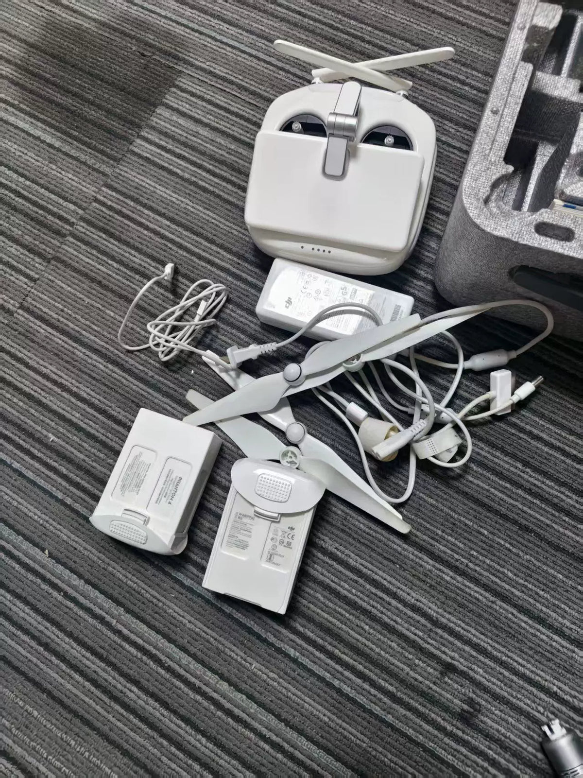 95% New (Like New) DJI Phantom 4 – photo 3