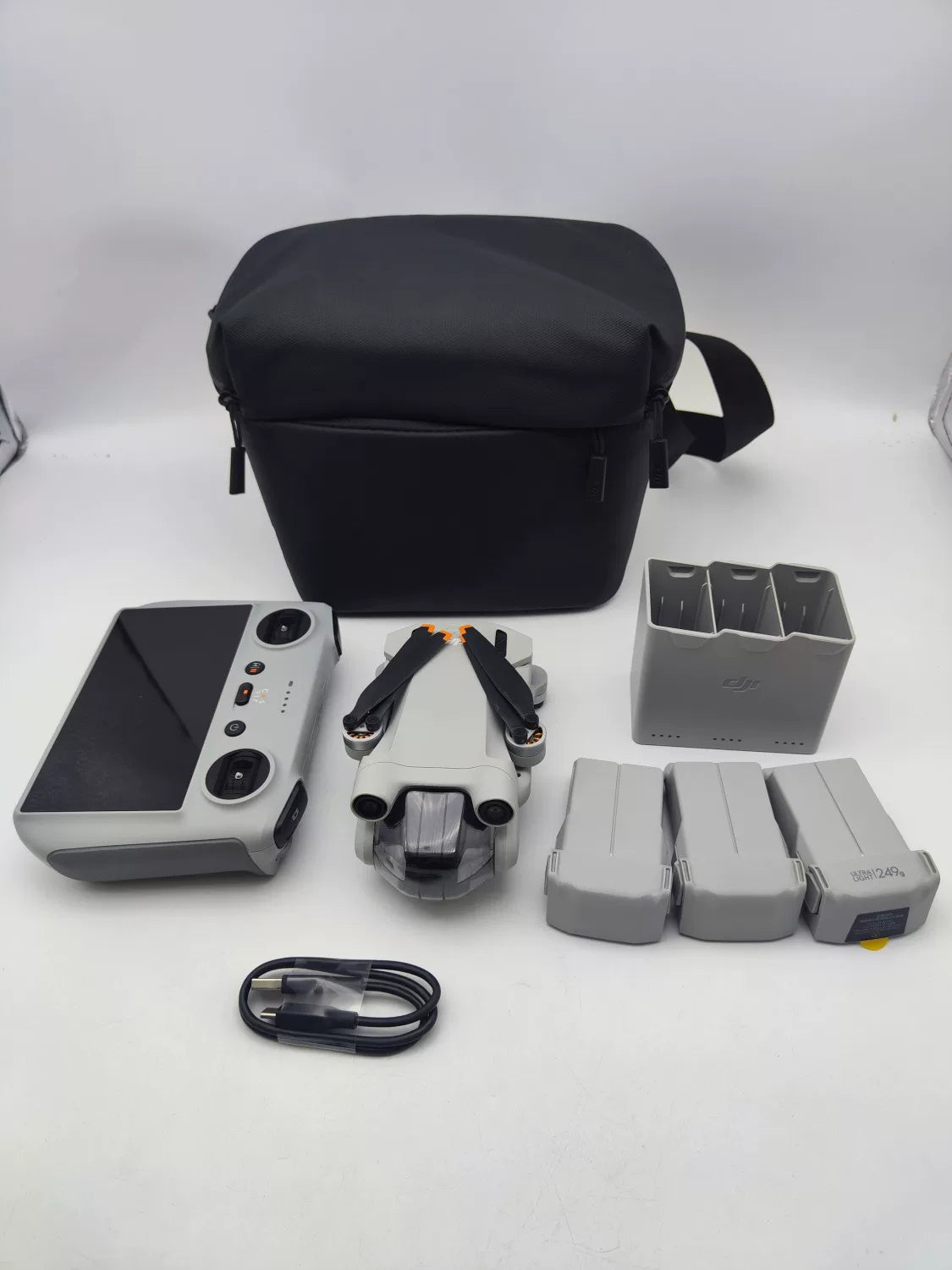 95% New (Like New) DJI mini3pro with Screen, Extended Battery Fly More Combo