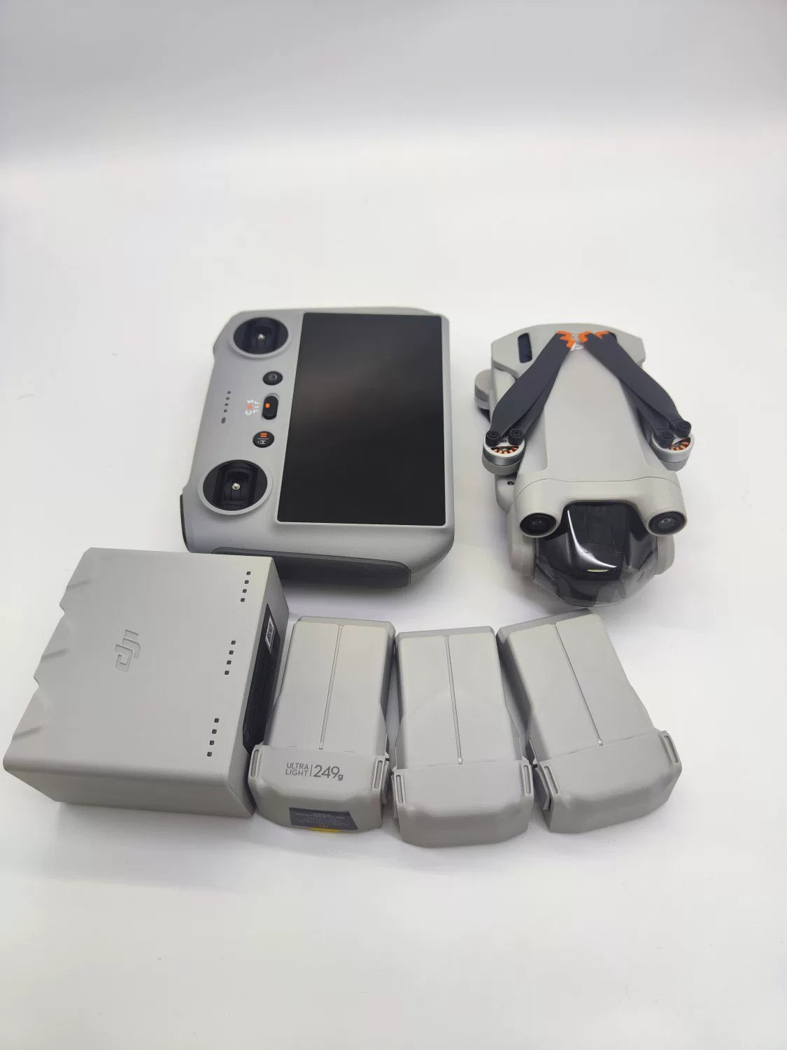 99% New (Mint) DJI mini3pro with Screen, Extended Battery Fly More Combo